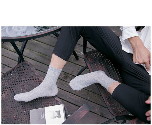 5款秋冬男士必備中筒襪 商務保暖防臭，四季百搭新風尚